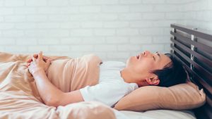睡眠時無呼吸症候群の症状、原因、治療法を解説
